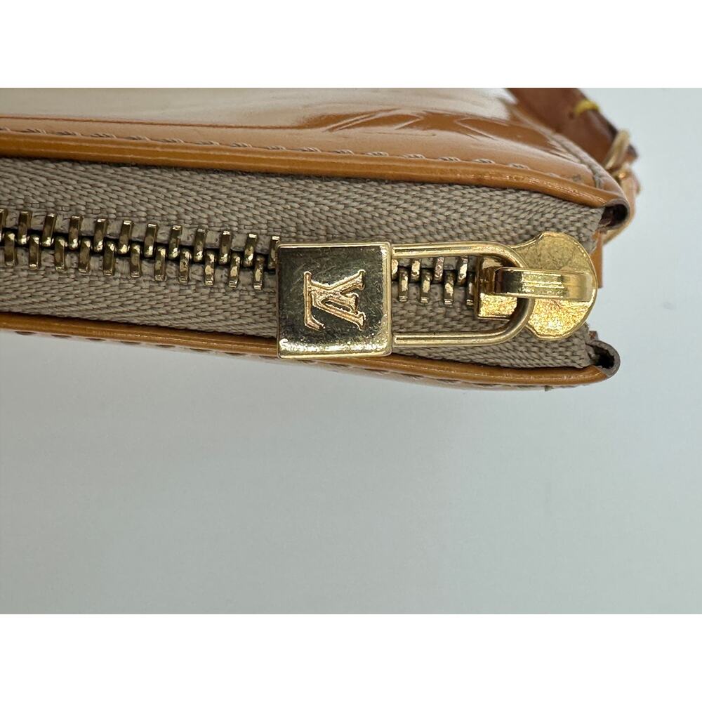 Louis Vuitton Verni Pochette - Picture 12 of 16